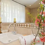 Heritage Apartment *