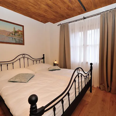 杜尔斯坦文物酒店 *