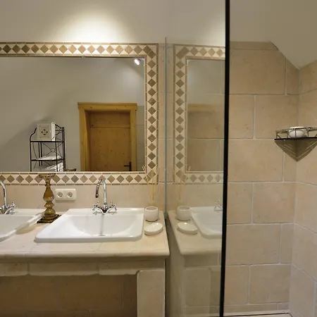 杜尔斯坦文物酒店 *