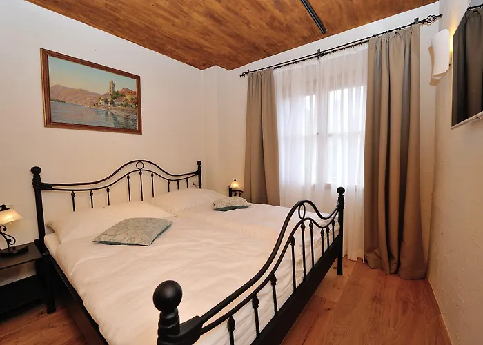 杜尔斯坦文物酒店 *